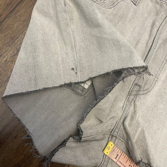 Levi’s Light Gray 501 Cut Off Shorts - Picture 8 of 10